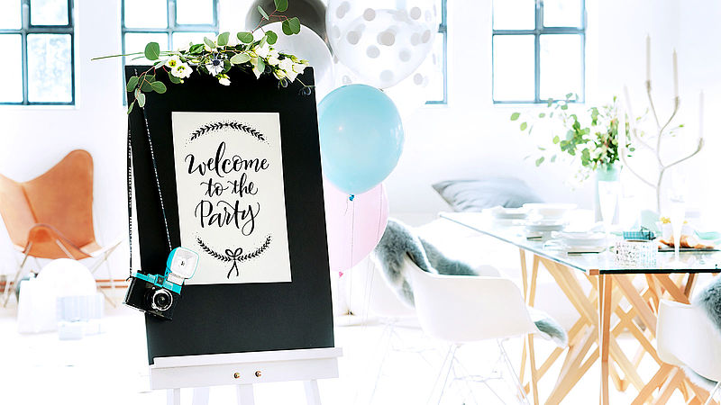 Welcome your guests with this DIY welcome sign