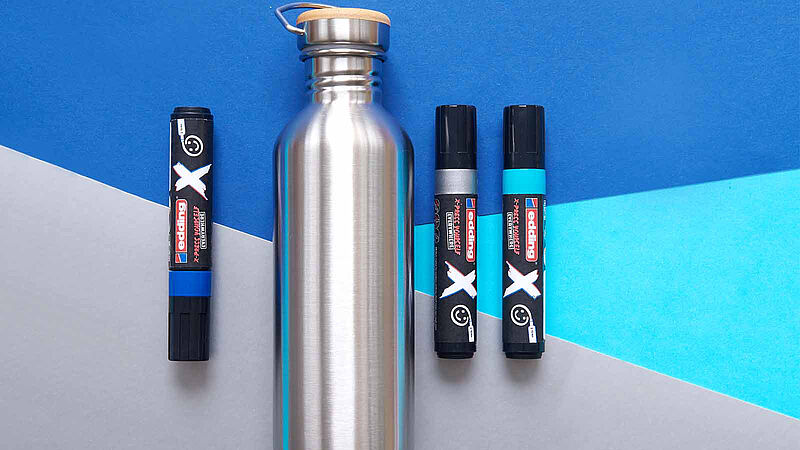 Illustration of a piece of paper, a pen and a ruler